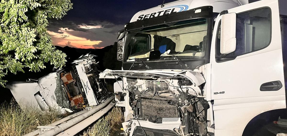 Manisa’da İki Tır Çarpıştı: 1’i Ağır 2 Yaralı