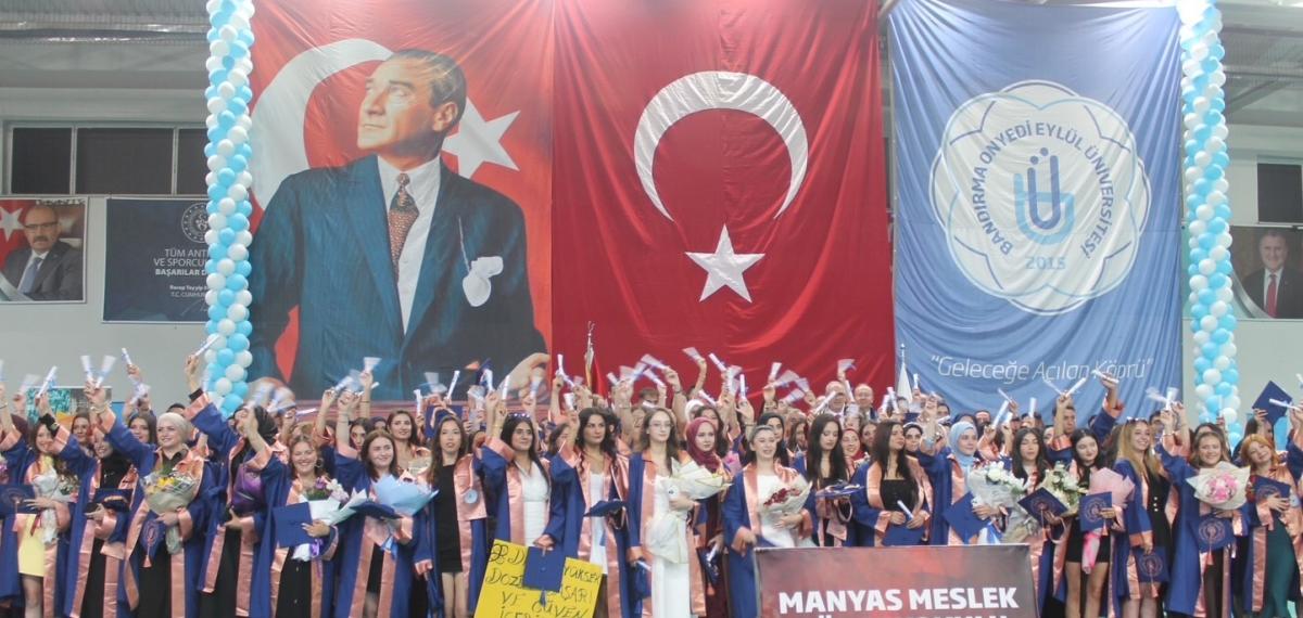 Manyas’ta öğrenci mezuniyet töreni düzenlendi