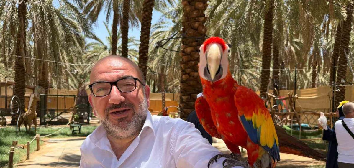 Medine’de Papağanlar Hacı ve Umrecilerin İlgi Odağı Oldu