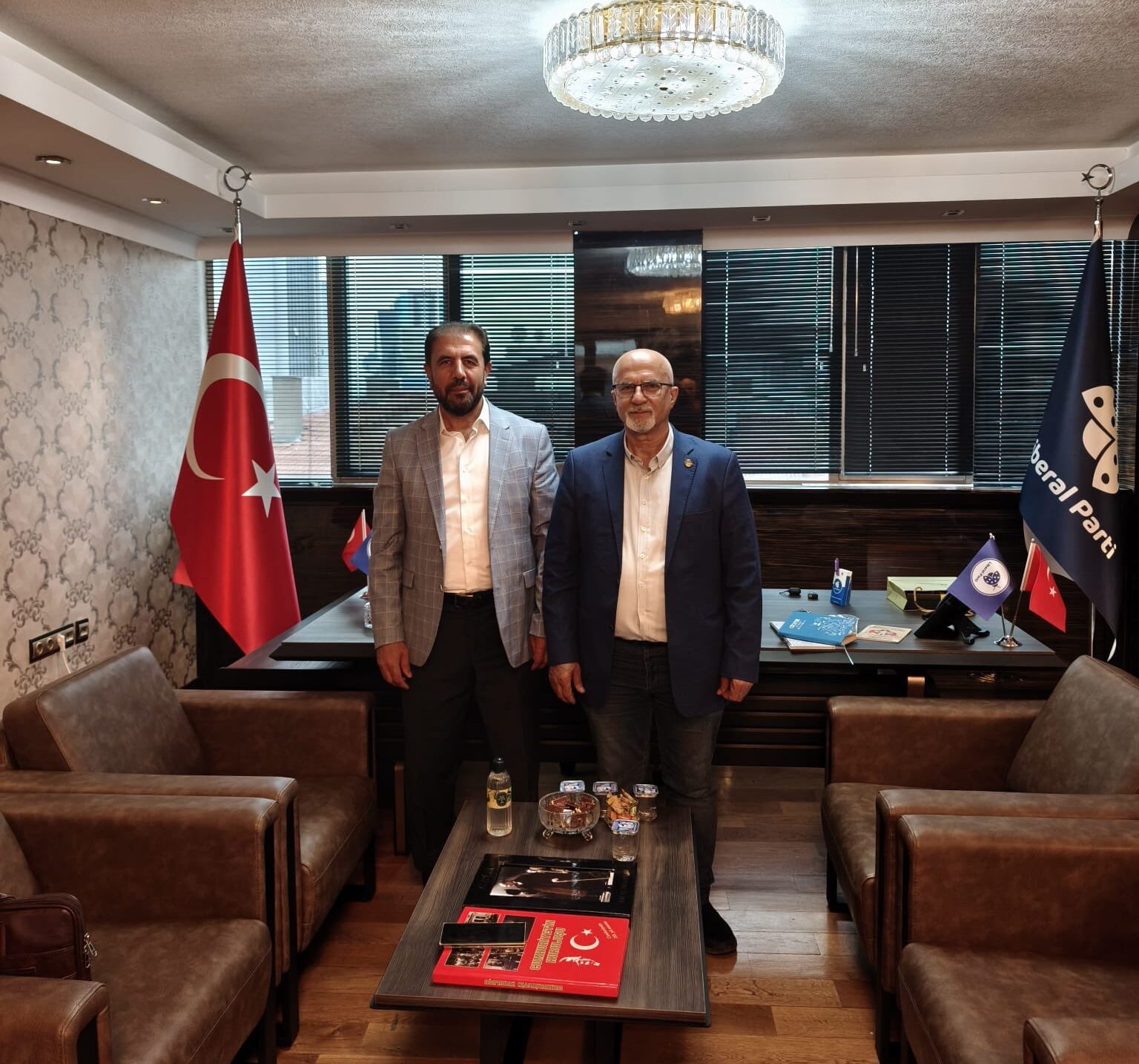 Mehmet Ali Kulat’tan Liberal Parti’nin Yeni Genel Merkezine Ziyaret