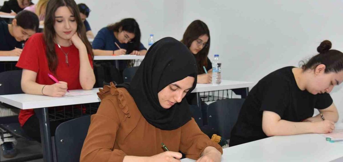 Menemen’de YKS Öncesi Prova Üniversite Amfisinde