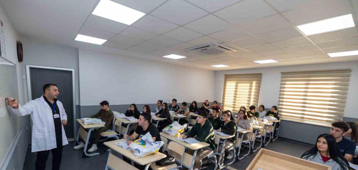Mersin Büyükşehir Belediyesi’nden gençler için ücretsiz LGS ve YKS kursları