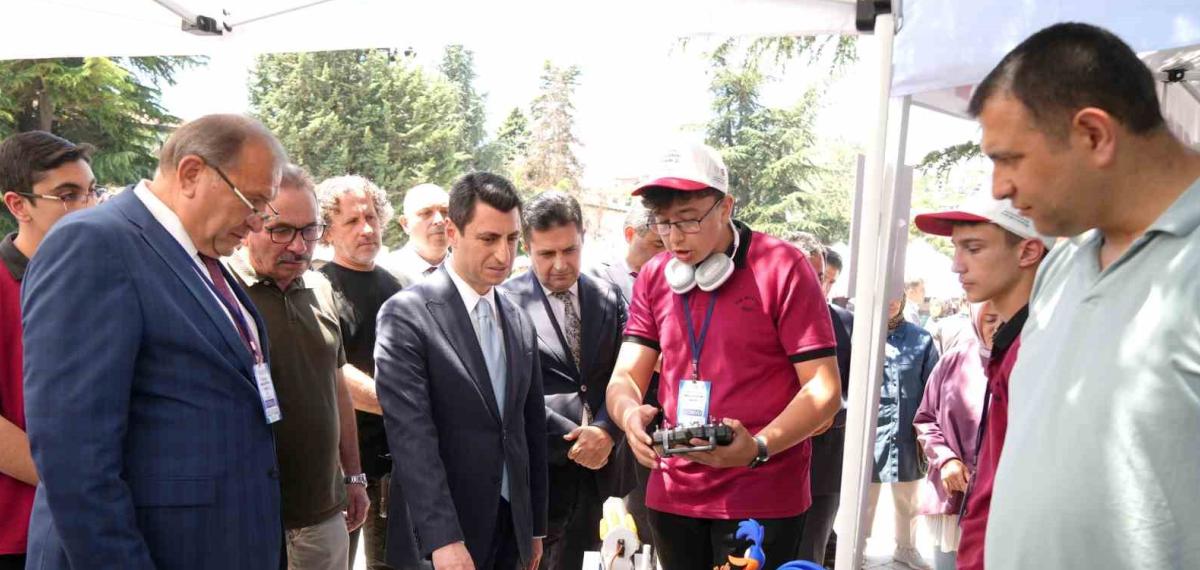 Meslek Lisesi Öğrencilerinin Yaptığı Ürünler Görücüye Çıktı