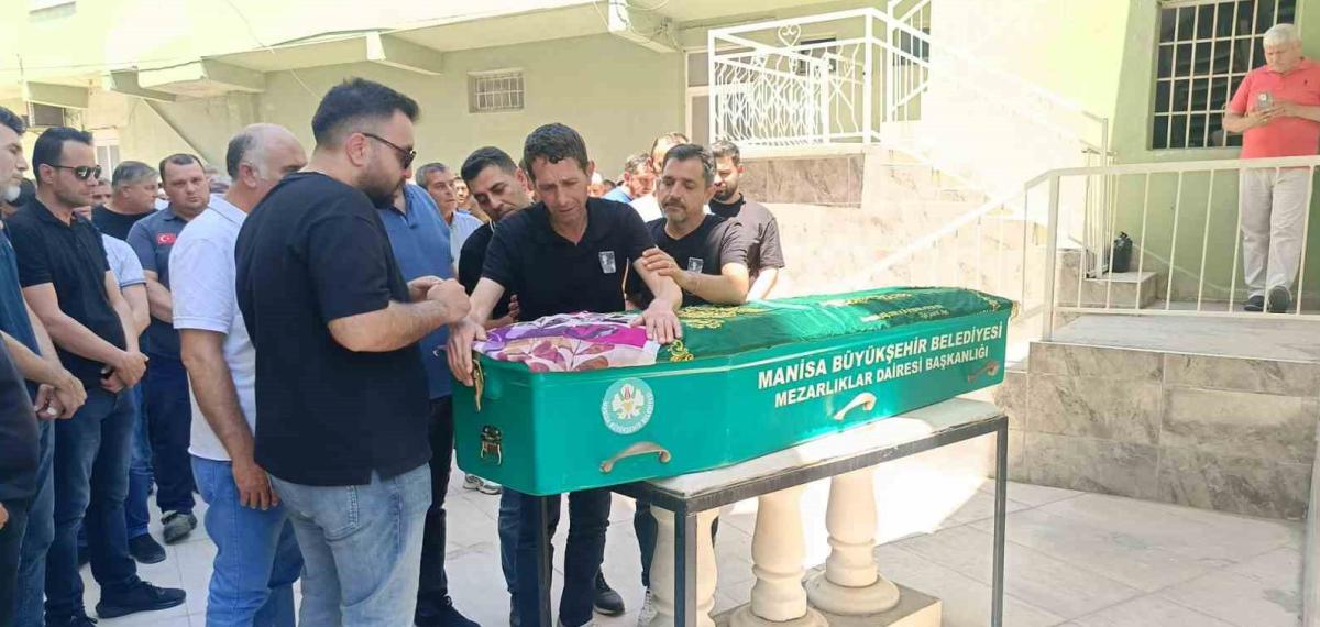Mezuniyete Giderken Otobüs Kazasında Ölen Zehra Gözyaşlarıyla Uğurlandı