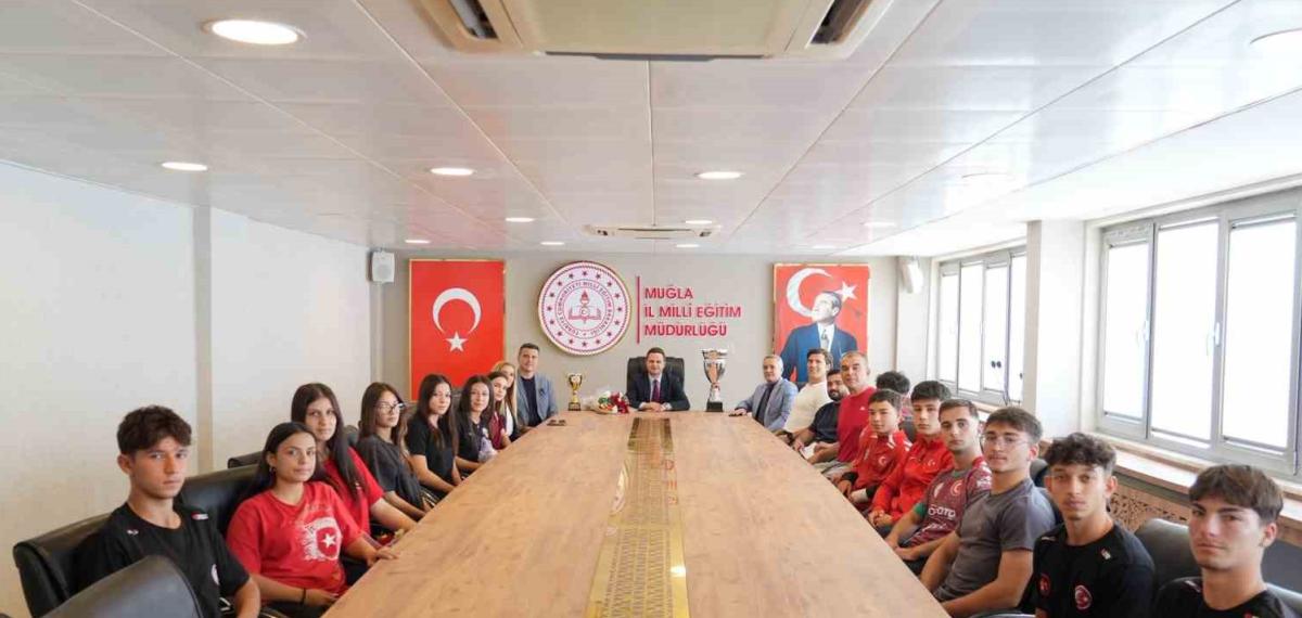 Muğla’nın Şampiyon Öğrencileri İl Milli Eğitim Müdürü Çay ile Bir Araya Geldi