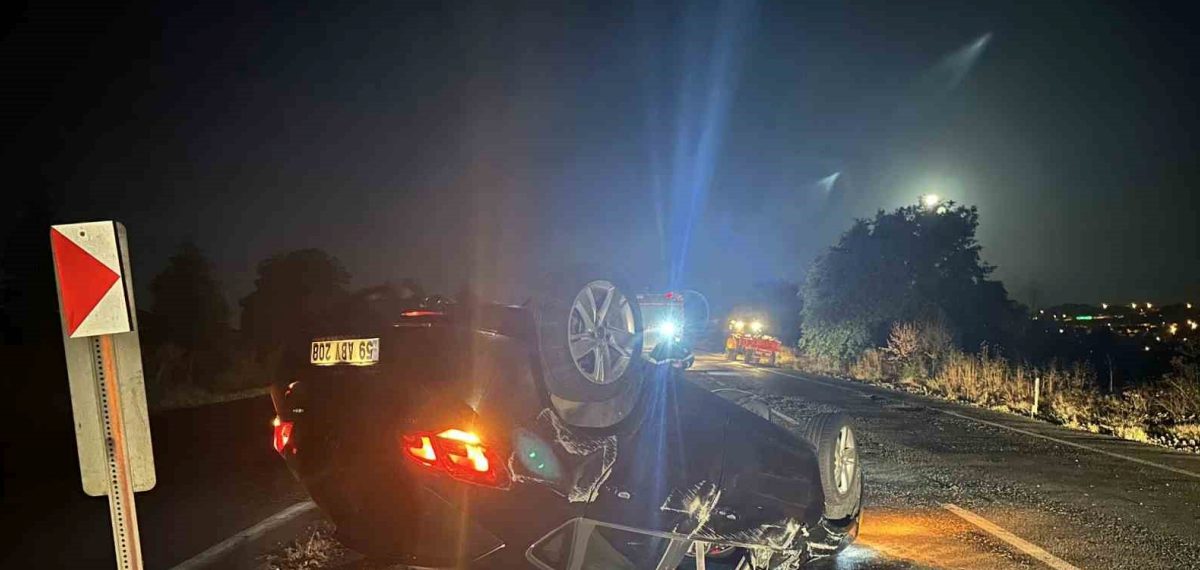 Muratlı-Sırtköy yolunda otomobil traktör römorkuna çarptı, sürücü yaralandı
