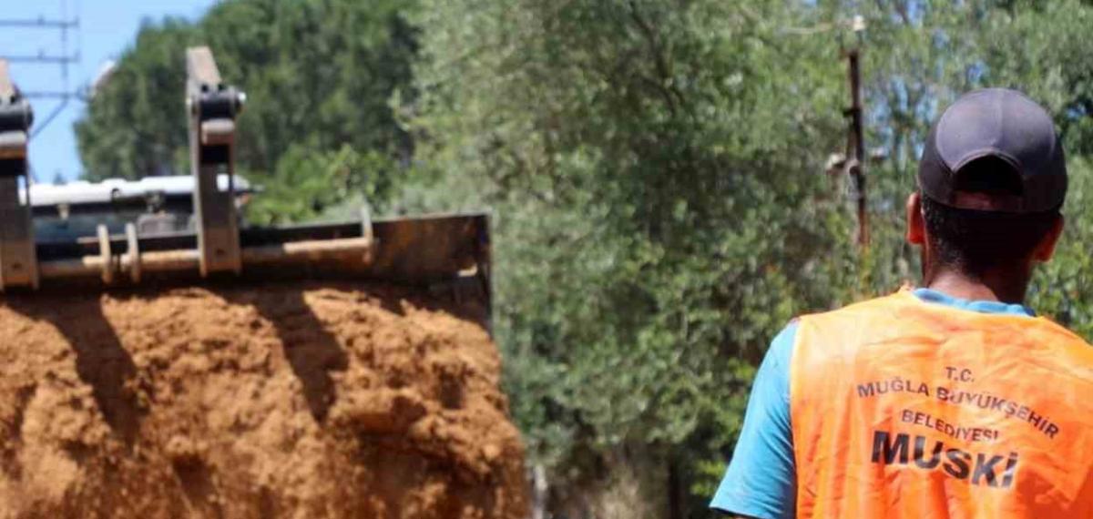 MUSKİ, Menteşe Doğanköy Mahallesinde su şebeke yenileme çalışması yaptı