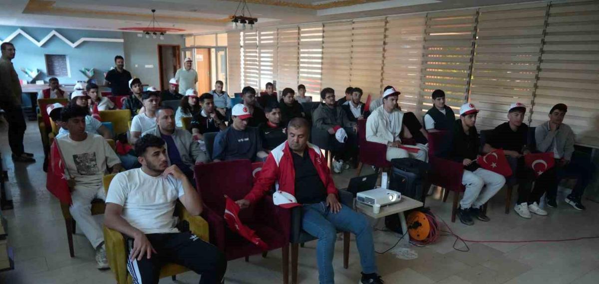 Muş’ta Türkiye-Avustralya Maçı Dev Ekranda İzlendi