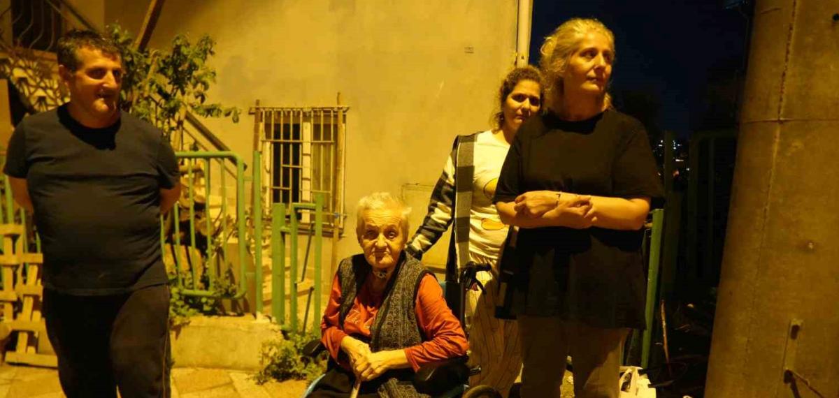 Mutfak Tavanından Sıva Düştü: 5 Kişilik Aile Tahliye Adildi