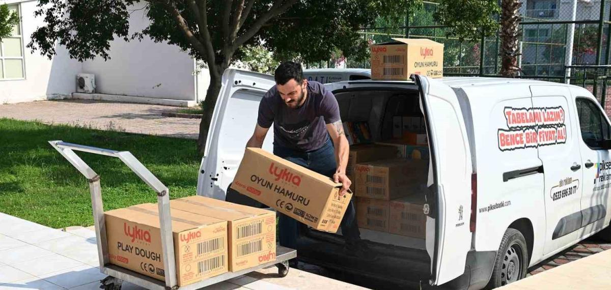 Öğrencilerin Yeni Dönemde Kırtasiye Gereçleri Kemer Belediyesi’nden