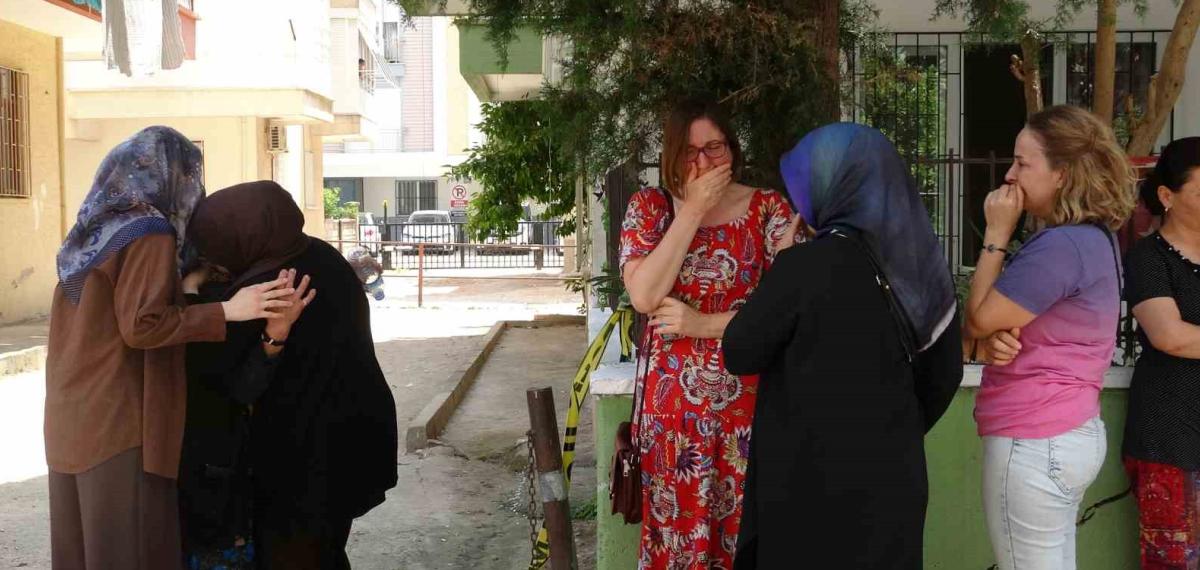 Öğretmen Çiftin Evinden Çıkan Cenazeler Gözyaşları Ortasında Morga Kaldırıldı