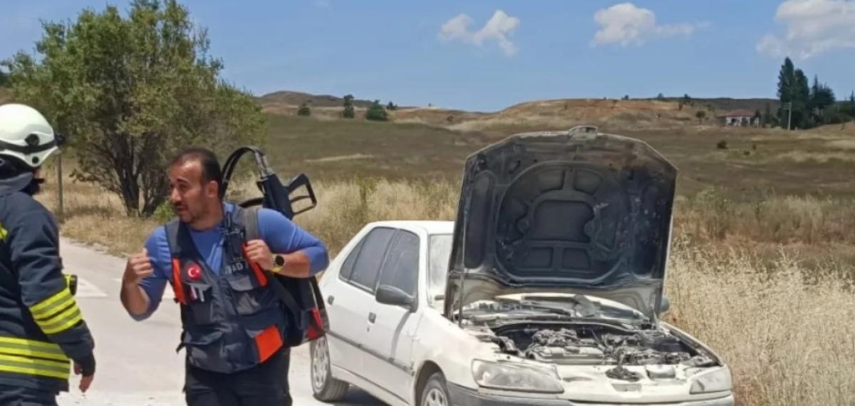 Okul Önünde Alev Alan Araca Afad Ekiplerinden Hızlı Müdahale