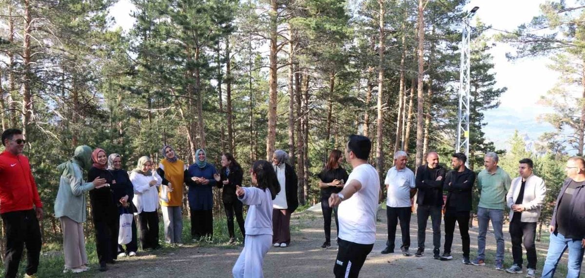 Oltu’da Öğretmenler Geleneksel Yıl Sonu Piknik ve Değerlendirme Programı Düzenledi