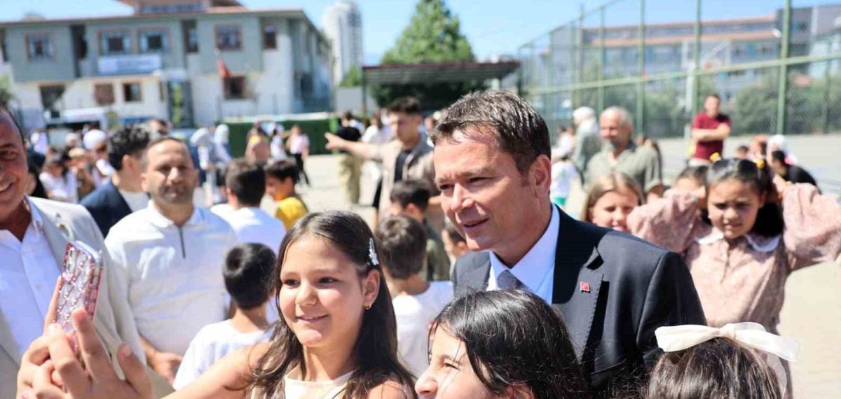 Osmangazi’de çocuklar karne sevinciyle tatili kutladı