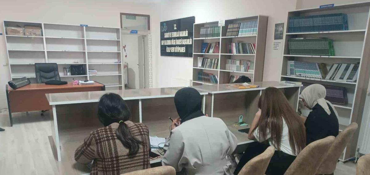 Özalp’te Diyanet Etüt Merkezi ve Kütüphane Ağır İlgi Görüyor