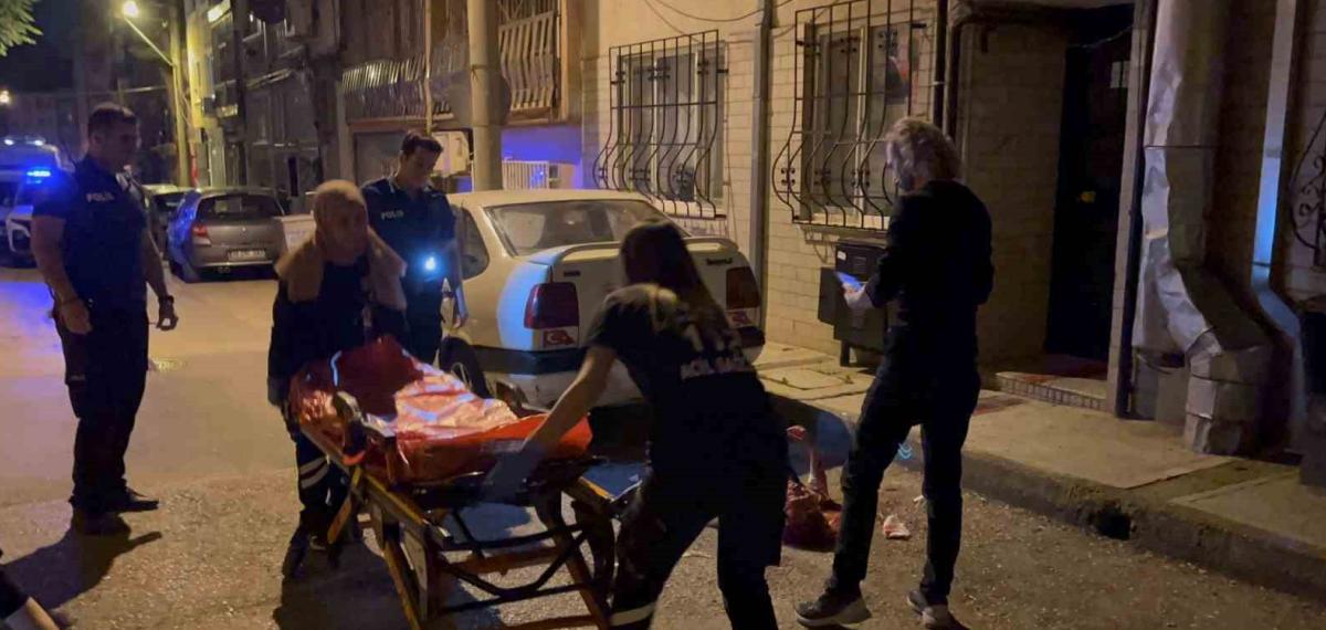 Psikolojik Sorunları Olan Adam Hem Kendini Hem Annesini Bıçakladı