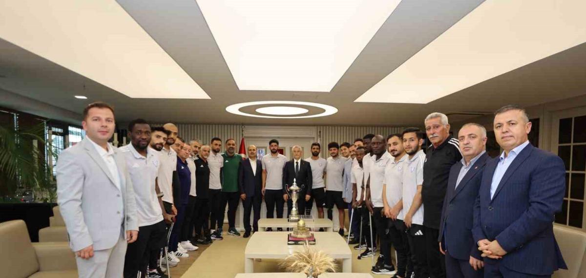 Şahinbey Ampute Futbol Grubu Şampiyonluk Kupasını Kaldırdı
