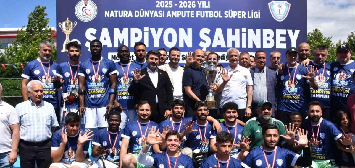 Şahinbey Ampute Futbol Grubu Şampiyonluk Kupasını Kaldırdı