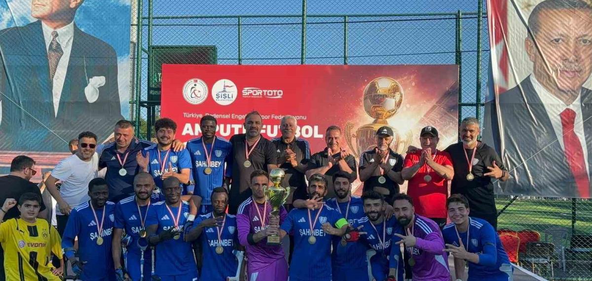 Şahinbey Ampute Futbol Takımı sezonu üç kupa ile tamamladı