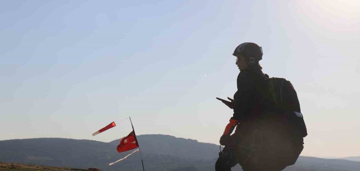 Sakarya Kırantepe’de yamaç paraşütü sezonu başladı; Kubilay Ertürk güvenlik ve deneyimini paylaştı