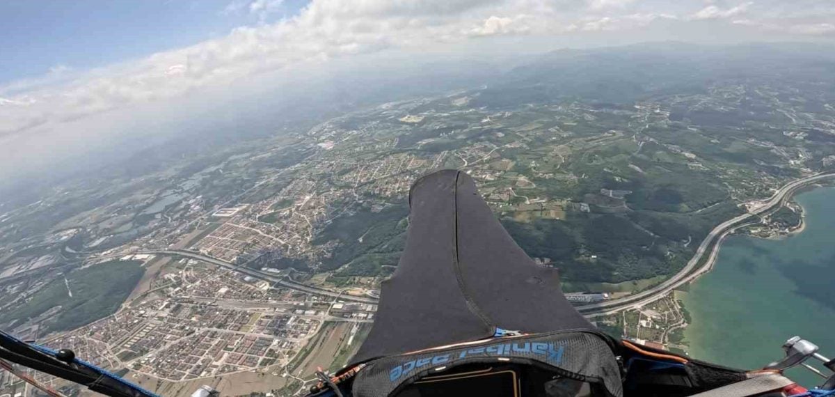 Sakarya’dan havalanan genç yamaç paraşütçü Eskişehir’e 112 km uçtu, hedef şimdi Kütahya