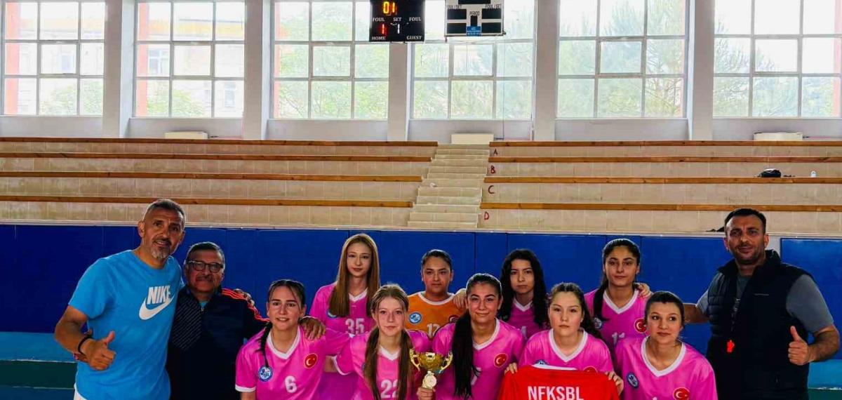 Salihli Sosyal Bilimler Lisesi’nden Çifte Şampiyonluk