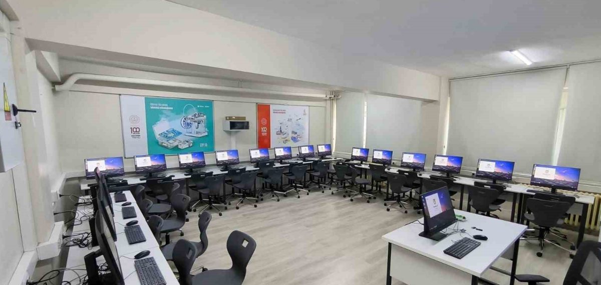 Samsun’da dijital eğitim yatırımı: 662 etkileşimli tahta yenilendi, 7 bin 730 öğretmene eğitim verildi