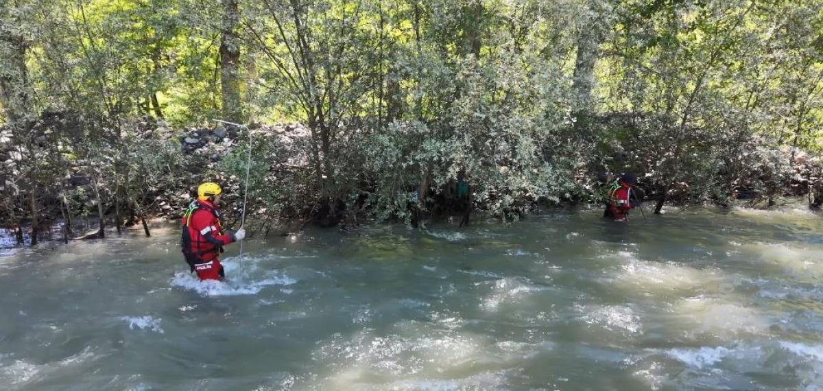 Şavşat Deresi’nde Kaybolan Baba ve Oğlunu Arama Çalışmaları İkinci Gününde Sürüyor