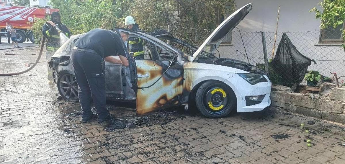 Seyir Halindeyken Alev Topuna Döndü, Sürücü Son Anda Kendini Dışarı Atarak Kurtuldu
