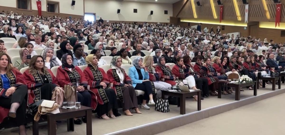 Sivas Cumhuriyet Üniversitesi Hemşirelik Bölümü 41. Dönem Mezunlarını Gururla Uğurladı