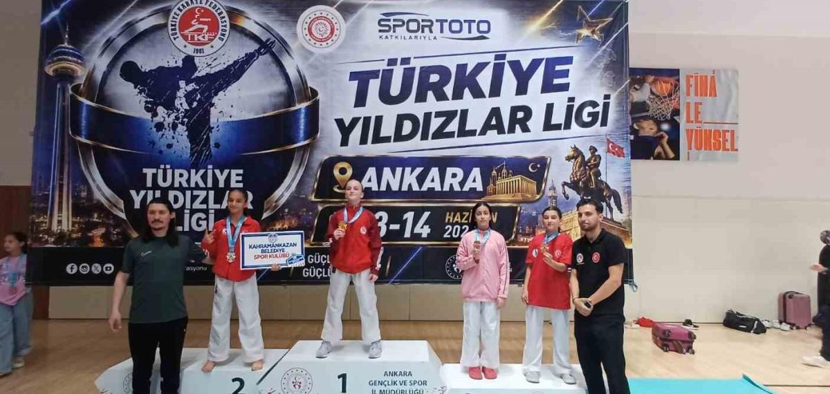 Sivaslı Karateciler Ankara’dan Madalyalarla Döndü
