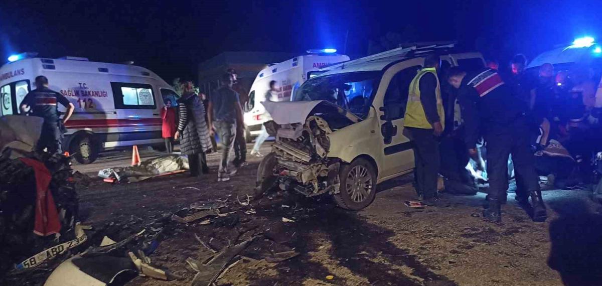 Sivas’ta İki Araç Baş Başa Çarpıştı: 1 Meyyit, 3’ü Ağır 7 Yaralı (Güncelleme)