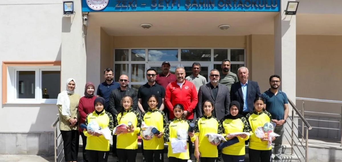 Sivas’ta Spor Yapan Okullara Malzeme Desteği