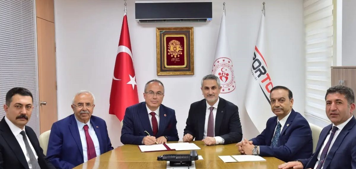 Sivas’ta Zara İlçesine Yarı Olimpik Yüzme Havuzu Projesi Hayata Geçiyor