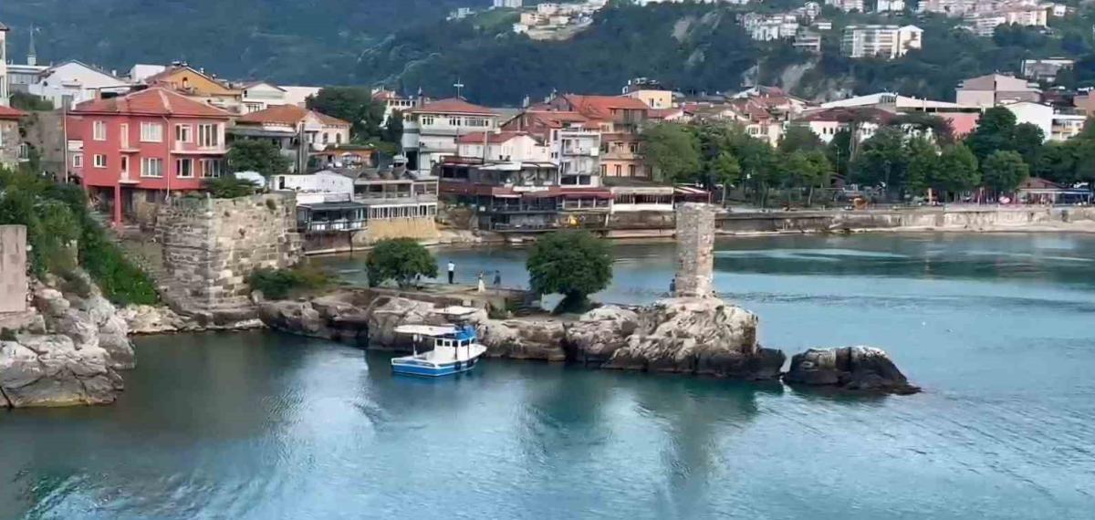 Tarihi Yapıları Sprey Boyayla Boyadılar