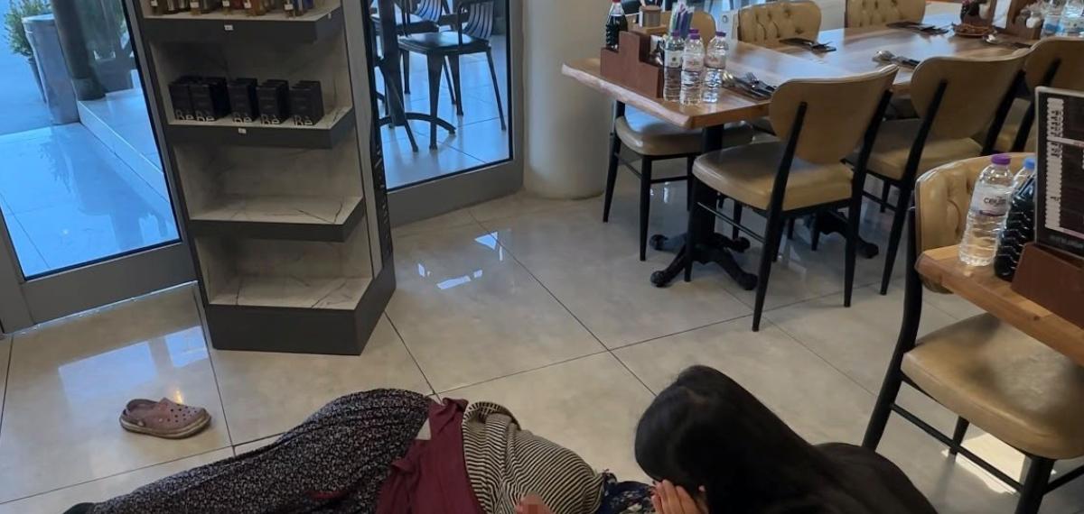 Tekmelere Aldırmayan Köpek Bayanın Kolunu Kopardı
