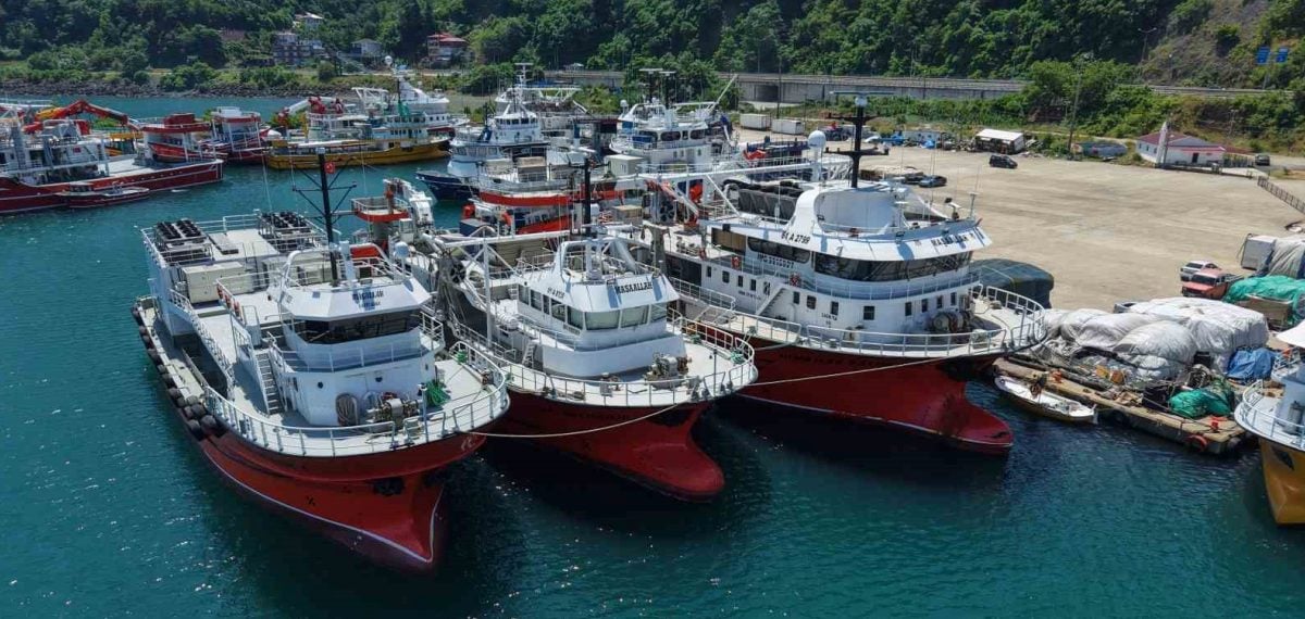 Trabzon’un Çarşıbaşı ilçesinde Yoroz Limanı’ndan Akdeniz’e açılan balıkçılar 42 günde tamamladı