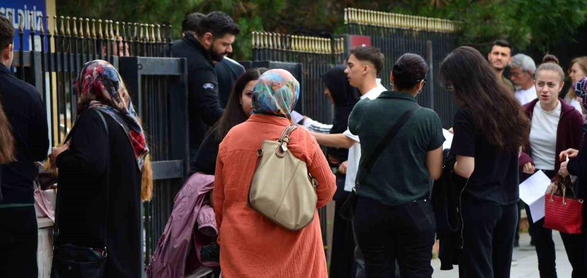 TYT Başladı: 14 Bin 327 Aday Sınav Merkezlerinde Heyecan Dolu Anlar