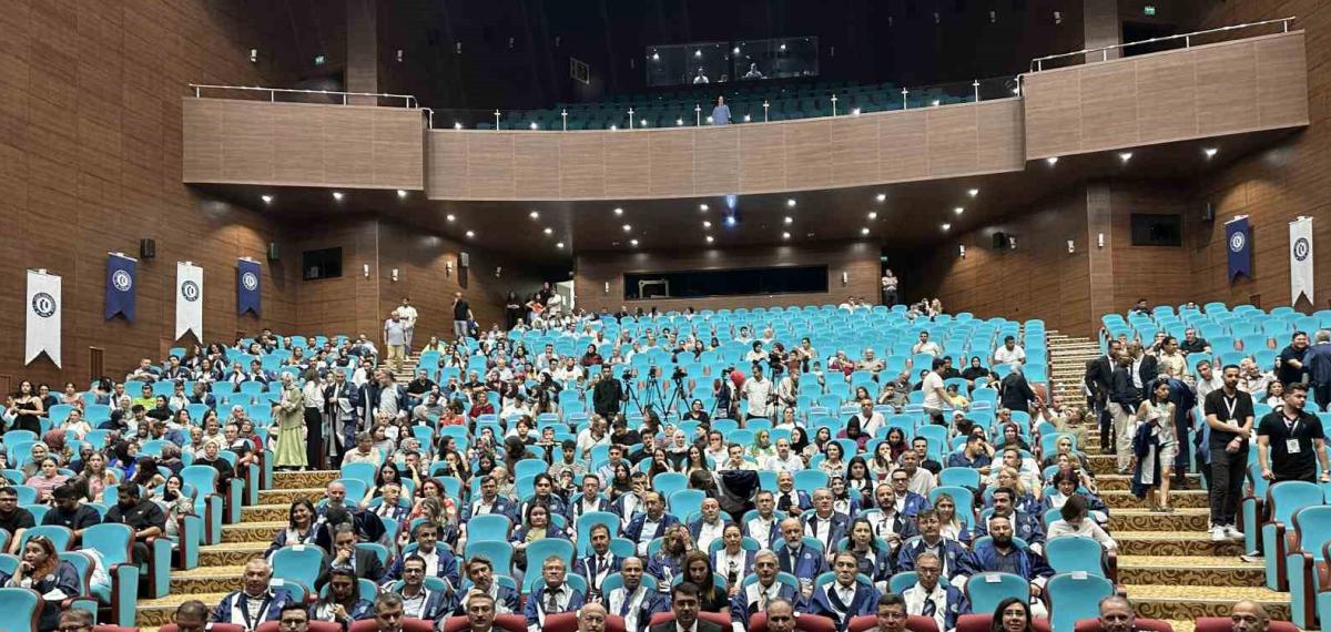 Uşak Üniversitesi Mezunlarını Mesleksel Yaşama Uğurladı