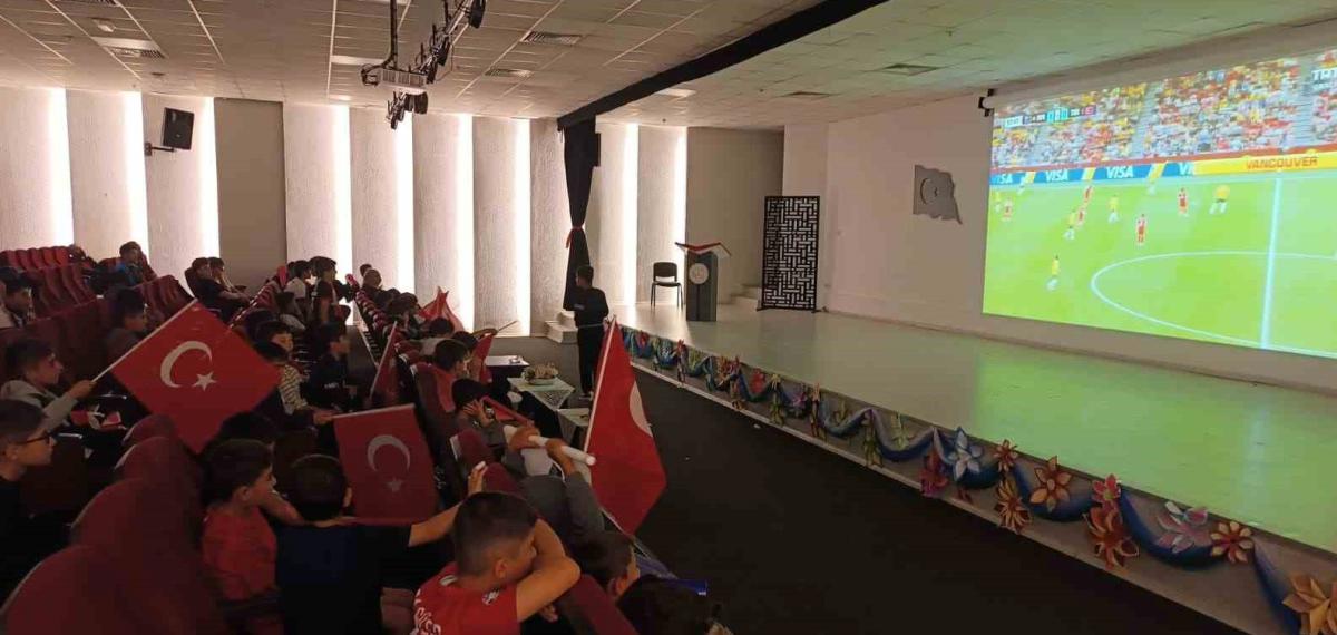 Van’da Milli Maç Heyecanı