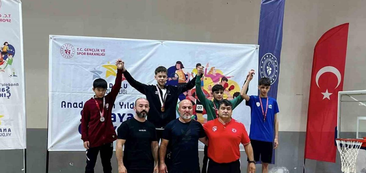 Yunusemreli Güreşçilerden Uşak’tan 3 Madalya