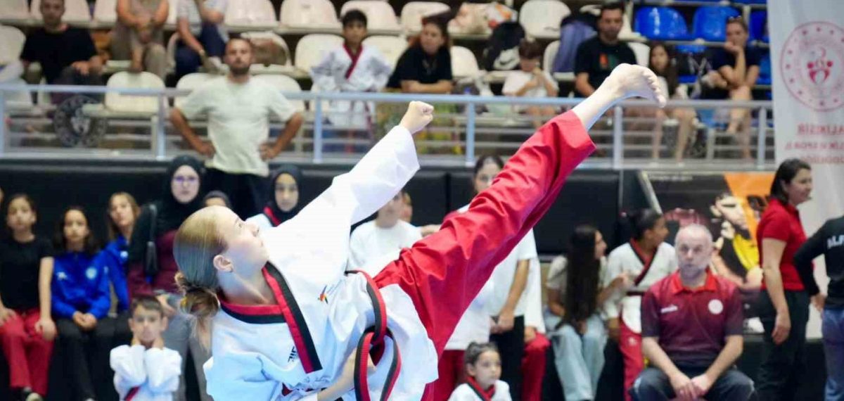 15 Temmuz Poomsae Turnuvası Balıkesir’de başladı, 18 ilden 478 sporcu tatamide buluştu
