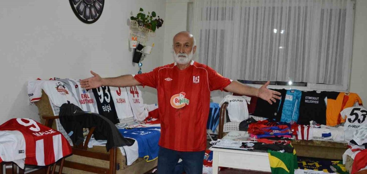 300 formayla futbolun hafızasını saklayan Balıkesirli gazeteci