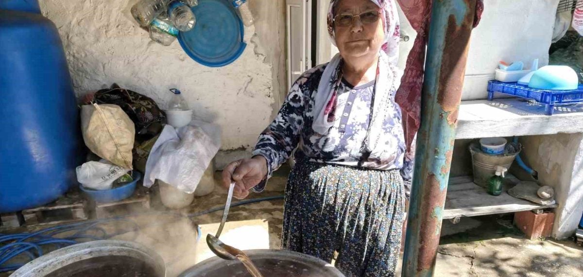 80 yaşındaki kadın çam kozalağı pekmezi üretimini sürdürüyor, bağışıklık için tercih ediliyor