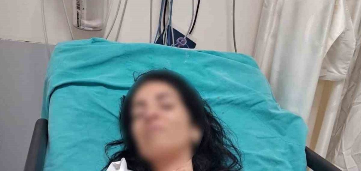 Adana’da uzaklaştırma kararı bulunan koca eşini evinde defalarca bıçakladı