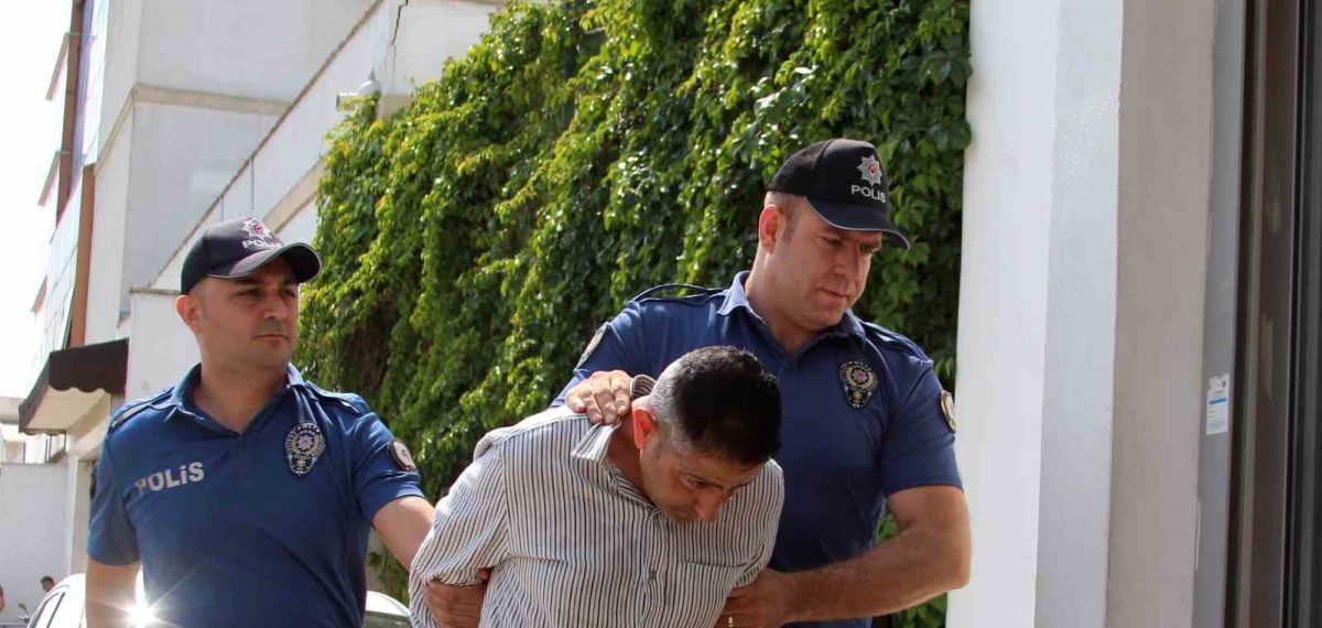 Adana’da yaya geçidinde çarpan minibüs şoförü 2.63 promil alkollü çıktı, şüpheli tutuklandı