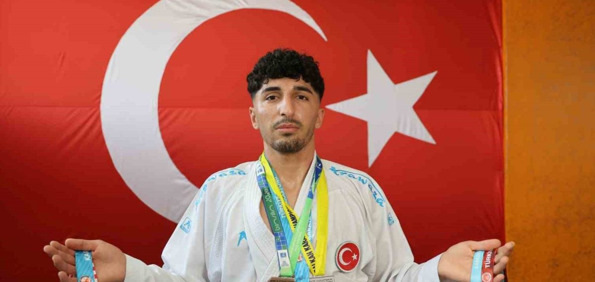 Adanalı karateci Diyar Hasanoğlu Brezilya’da Üniversiteler Dünya Şampiyonası’nda üçüncü oldu