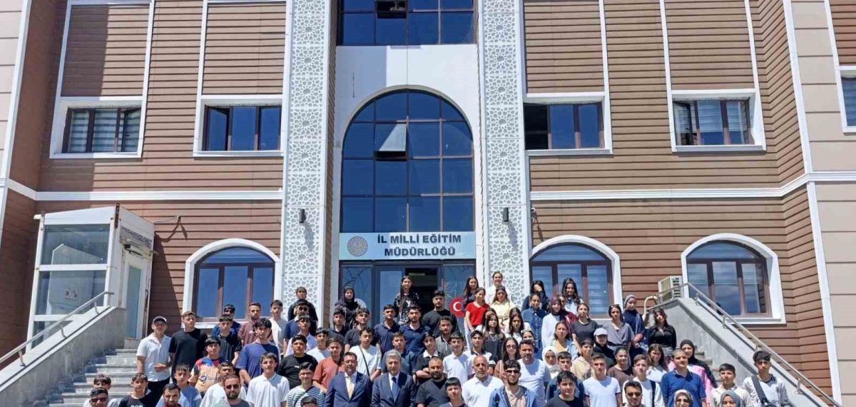 Ağrılı 320 öğrenci Ahlat, Çanakkale ve Ankara gezisini tamamlayıp kente döndü