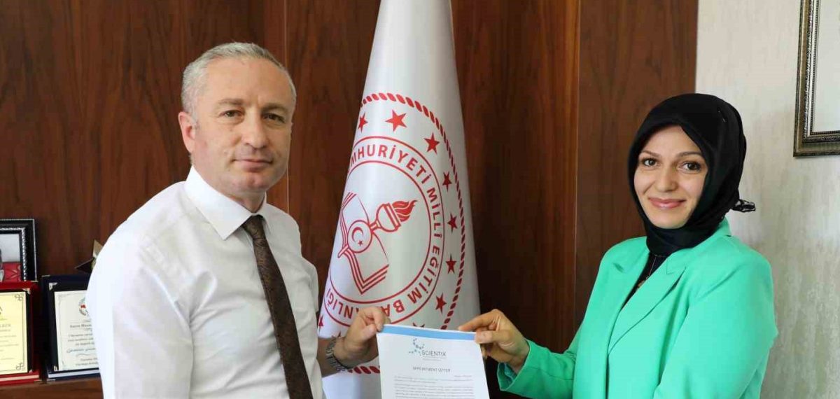 Ağrı’ya yeni Scientix Elçisi: Cumhuriyet Ortaokulu öğretmeni Gülten Sökmen Özmüş kabul edildi