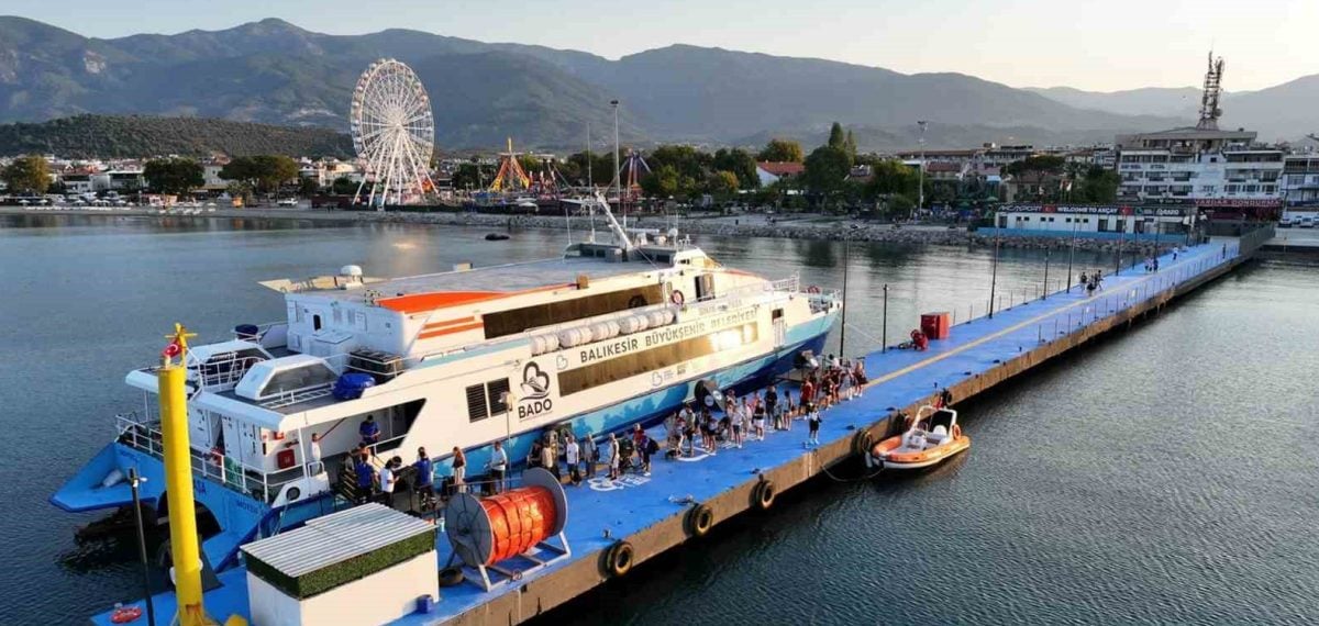 Akçay-Midilli deniz otobüsü seferleri yoğun talep gördü, 5 günde 2 binden fazla bilet satıldı